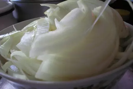 Сельдь свежая, тушеная с овощами: шаг 2