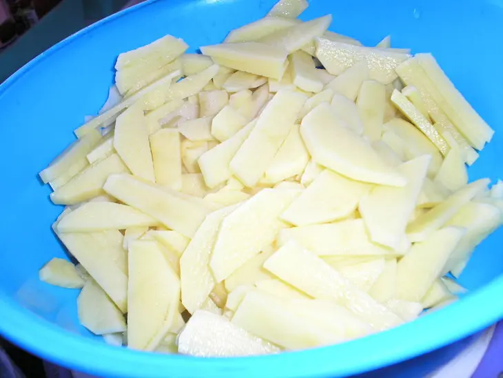 Сельдь свежая, тушеная с овощами: шаг 4