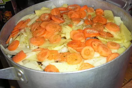 Сельдь свежая, тушеная с овощами: шаг 5