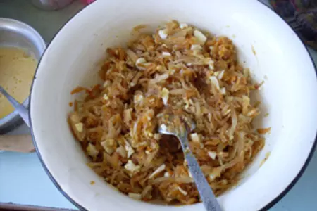 Слоёные пирожки с капустой: шаг 1