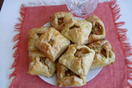 Слоёные пирожки с капустой: шаг 6
