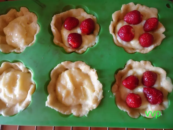Португальские пирожные с клубникой: шаг 4
