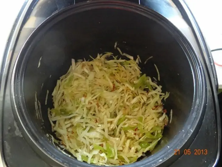 Пышки капустные с кунжутом: шаг 2