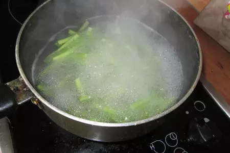 Куриное филе в кисло сладком соусе по дальневосточному.: шаг 4