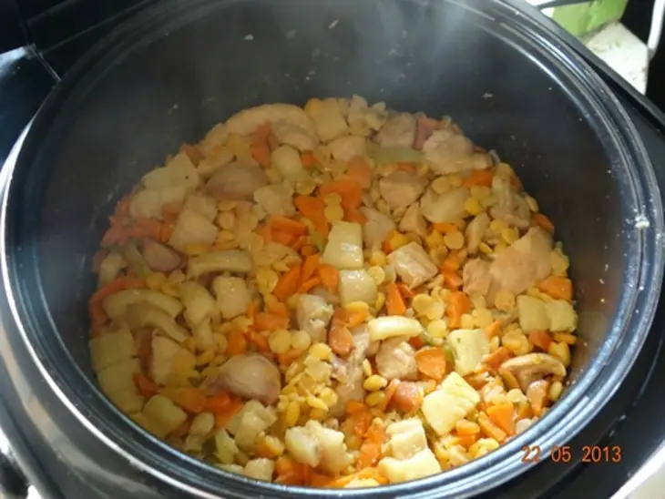 Горох с мясным ассорти в мультиварке: шаг 3