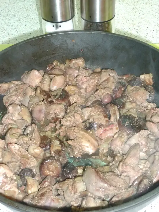 Куриная печень с грибами (палочка-выручалочка при цейтноте): шаг 5