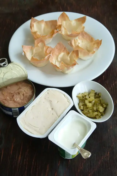Корзинки с пастой из тунца и творожного крема: шаг 1