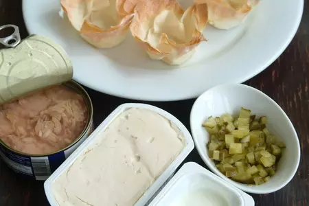 Корзинки с пастой из тунца и творожного крема: шаг 1