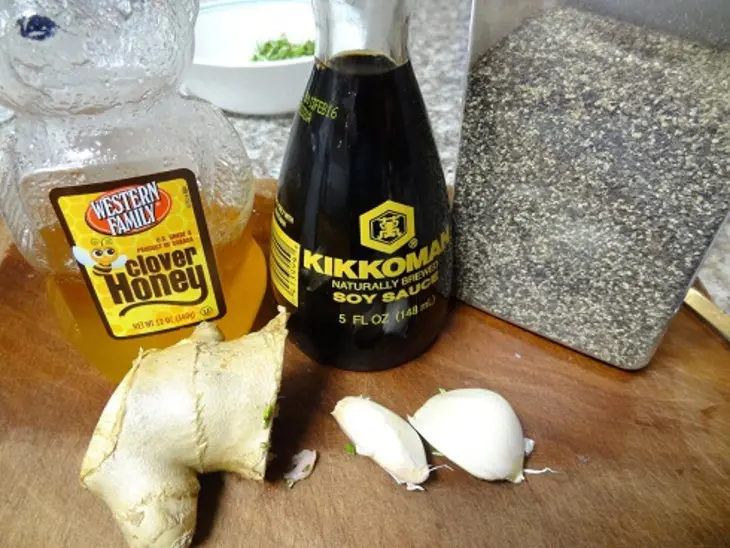Кусок мяса в имбирно - медовом маринаде с розмарином: шаг 2