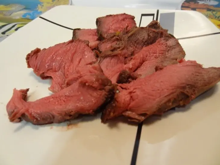 Кусок мяса в имбирно - медовом маринаде с розмарином: шаг 9