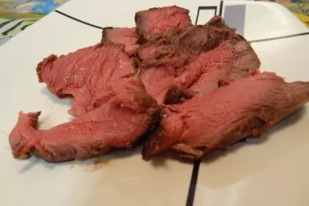 Кусок мяса в имбирно - медовом маринаде с розмарином: шаг 9