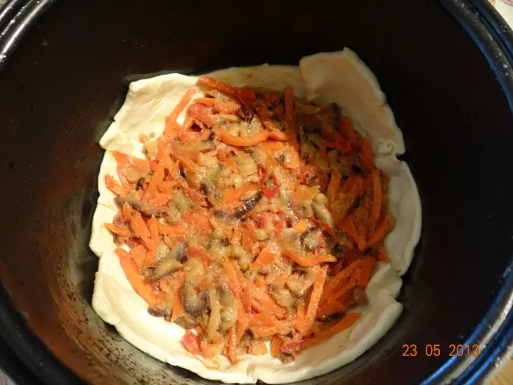 Слоёнка с овощной начинкой в мультиварке: шаг 2