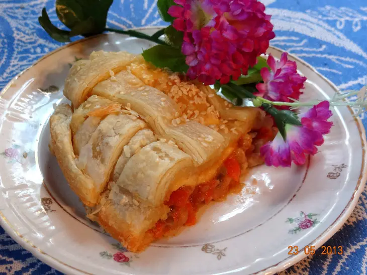 Слоёнка с овощной начинкой в мультиварке: шаг 7