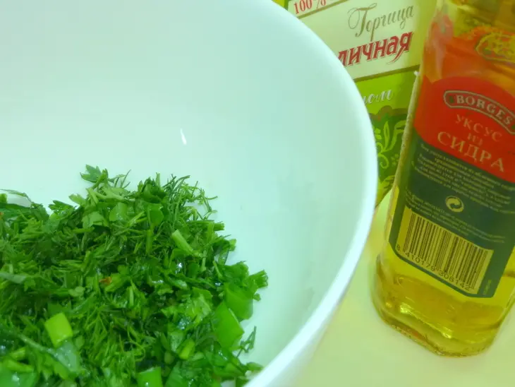 Теплый картофельный салат с зеленым соусом: шаг 2