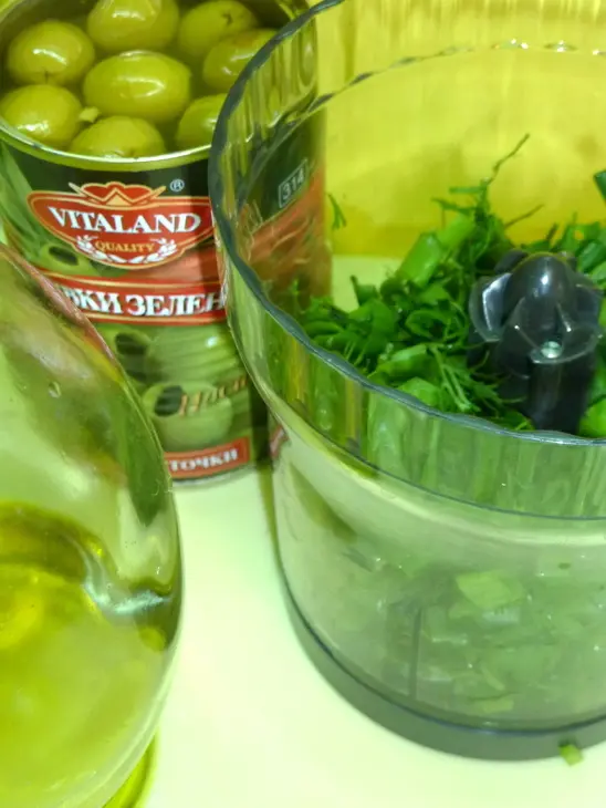 Теплый картофельный салат с зеленым соусом: шаг 3
