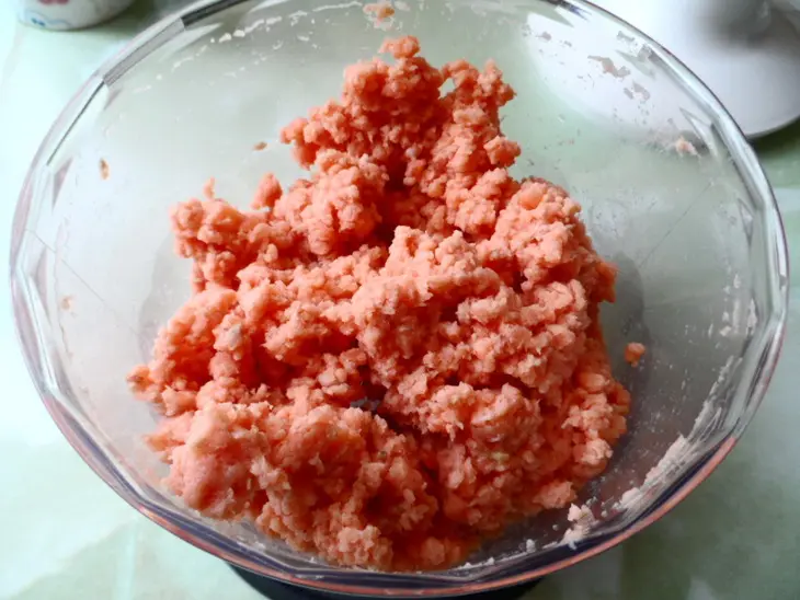 Рыбные палочки с картофелем и грибами.: шаг 1
