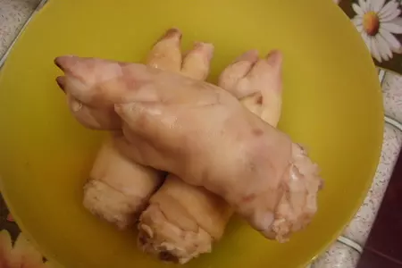 Ножки свиные в сухарях с тушеной капустой и картофельным салатом.  для моих подруг из германии.: шаг 1