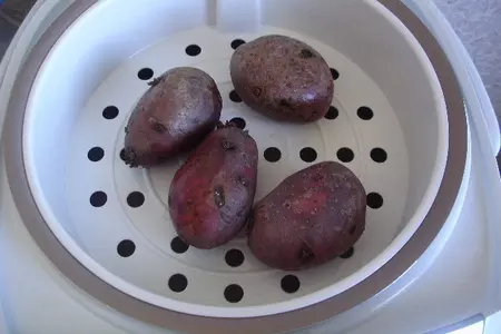 Ножки свиные в сухарях с тушеной капустой и картофельным салатом.  для моих подруг из германии.: шаг 2