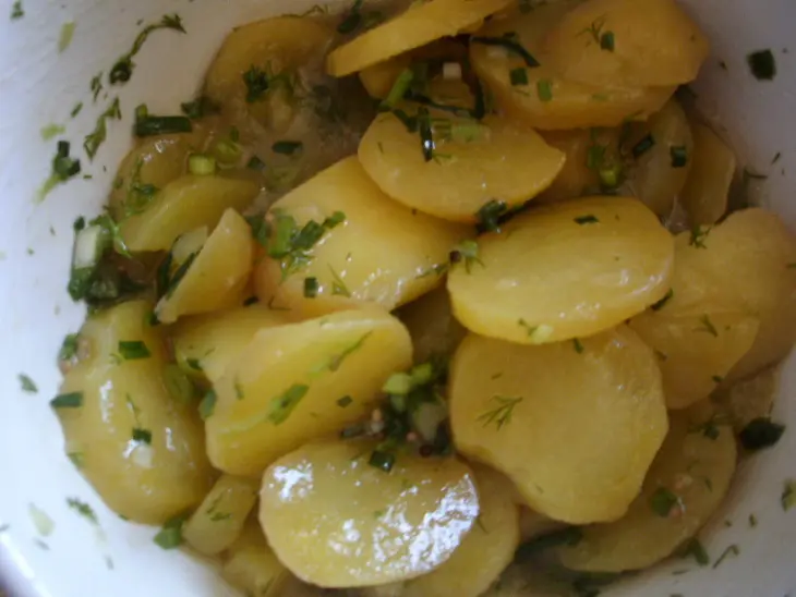 Ножки свиные в сухарях с тушеной капустой и картофельным салатом.  для моих подруг из германии.: шаг 4