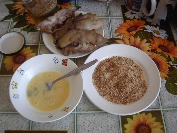 Ножки свиные в сухарях с тушеной капустой и картофельным салатом.  для моих подруг из германии.: шаг 8