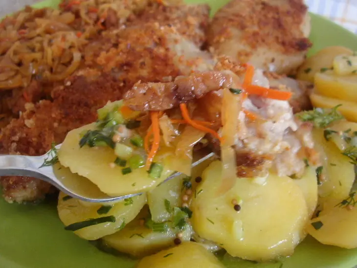 Ножки свиные в сухарях с тушеной капустой и картофельным салатом.  для моих подруг из германии.: шаг 16