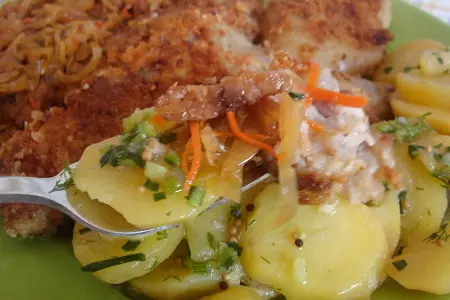 Ножки свиные в сухарях с тушеной капустой и картофельным салатом.  для моих подруг из германии.: шаг 16