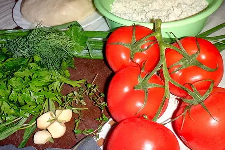 Пирожки с помидорами, брынзой и зеленью: шаг 1