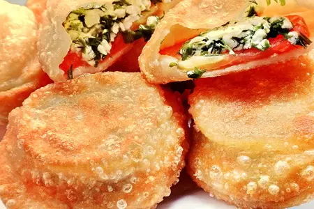 Пирожки с помидорами, брынзой и зеленью: шаг 6