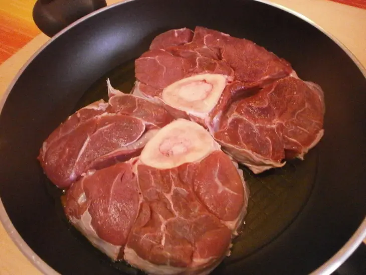 Говяжья голень по - милански ( ossobuco аlla milanese): шаг 3
