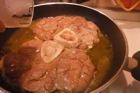 Говяжья голень по - милански ( ossobuco аlla milanese): шаг 4