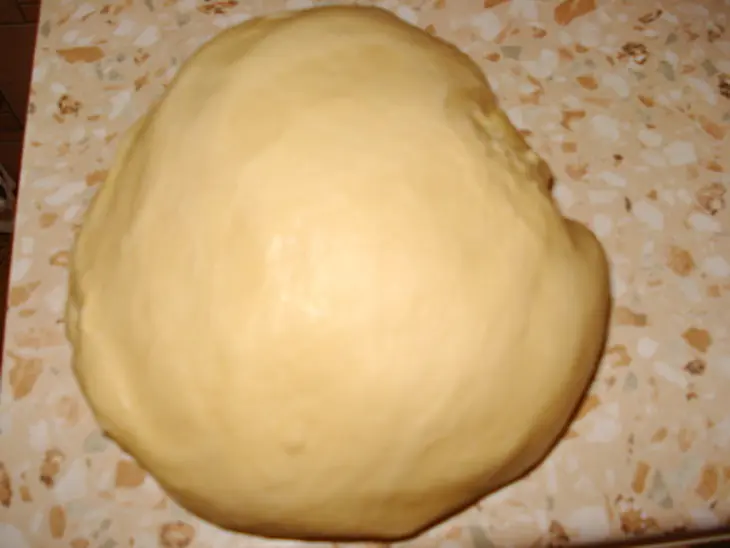 Дрожжевой пирог с клубникой: шаг 1