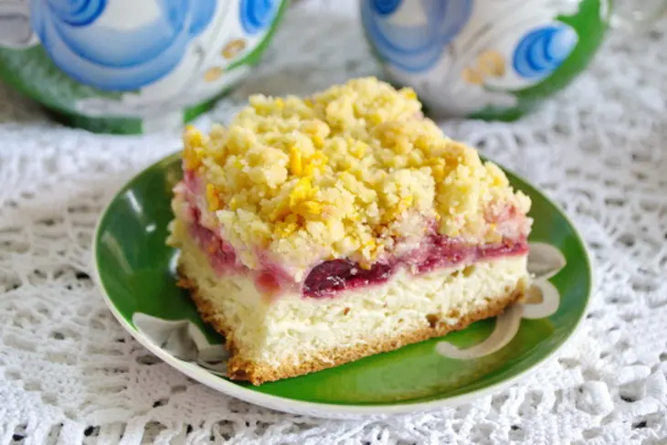 Дрожжевой пирог с клубникой: шаг 10