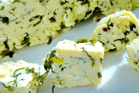 Мягкий домашний сыр с зеленью: шаг 9
