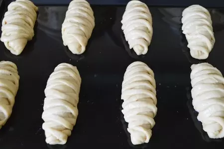 Пирожки с творогом и клубникой.: шаг 6