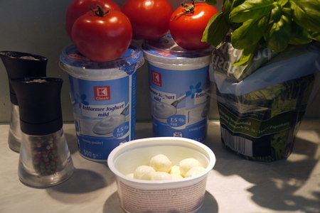 Холодный йогуртовый суп „капрезе“: шаг 1