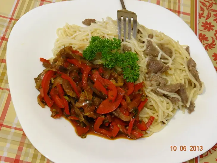 Спагетти говяжьи с овощной приправой (вкусный ужин — быстро в мульте !!!): шаг 7