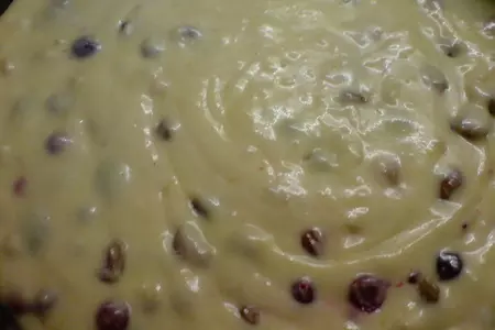 Пирог  с яблоками,клюквой,изюмом и кедровыми орешками: шаг 5