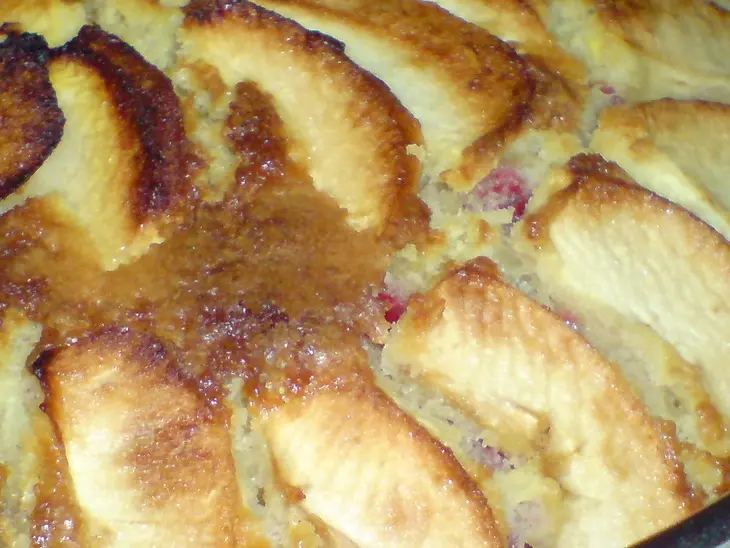 Пирог  с яблоками,клюквой,изюмом и кедровыми орешками: шаг 7