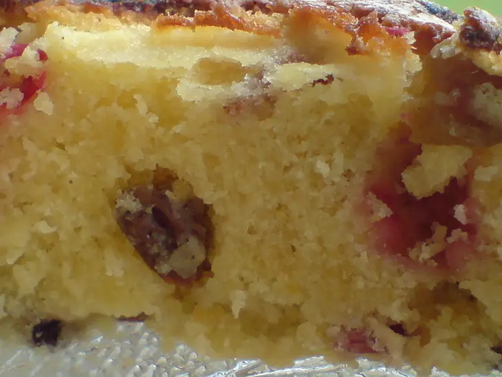 Пирог  с яблоками,клюквой,изюмом и кедровыми орешками: шаг 8
