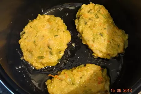 Капустные оладушки в мульте: шаг 3