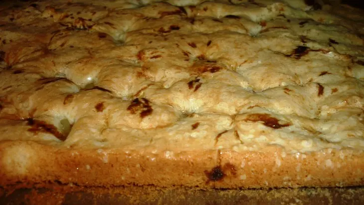 Открытый пирог с вишнями и ананасами (легкий и нежный): шаг 3