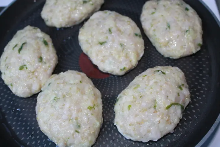Куриные котлеты с киноа и яблоком. (фм ужин за 150 руб.): шаг 4