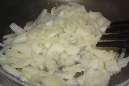 Открытый пирог с куриным филе,сыром и укропом: шаг 1