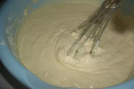 Открытый пирог с куриным филе,сыром и укропом: шаг 6