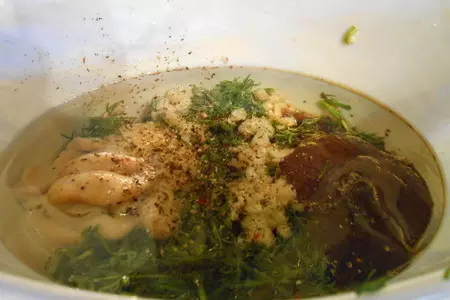 Салаты с карпаччо и осьминогами, а также две окрошки с ними же, и пара способов варки яиц-пашот: шаг 7