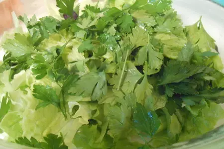 Салаты с карпаччо и осьминогами, а также две окрошки с ними же, и пара способов варки яиц-пашот: шаг 10