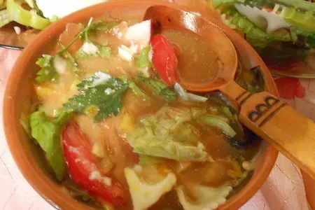 Салаты с карпаччо и осьминогами, а также две окрошки с ними же, и пара способов варки яиц-пашот: шаг 24