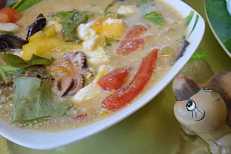Салаты с карпаччо и осьминогами, а также две окрошки с ними же, и пара способов варки яиц-пашот: шаг 35
