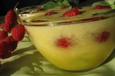 Суп из дыни и малины с мятой: шаг 3