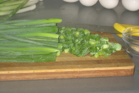 Слоеные пирожки с яйцом и зеленым луком (дуэль): шаг 2